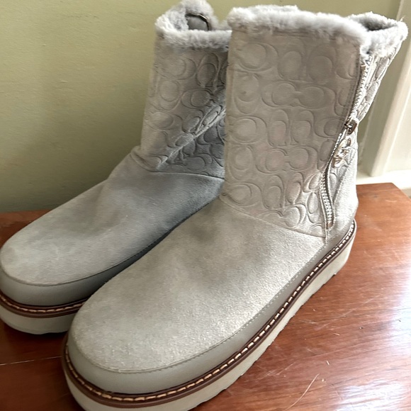 Brand new, never worn Coach ladies boots size 8.5 - Picture 1 of 5